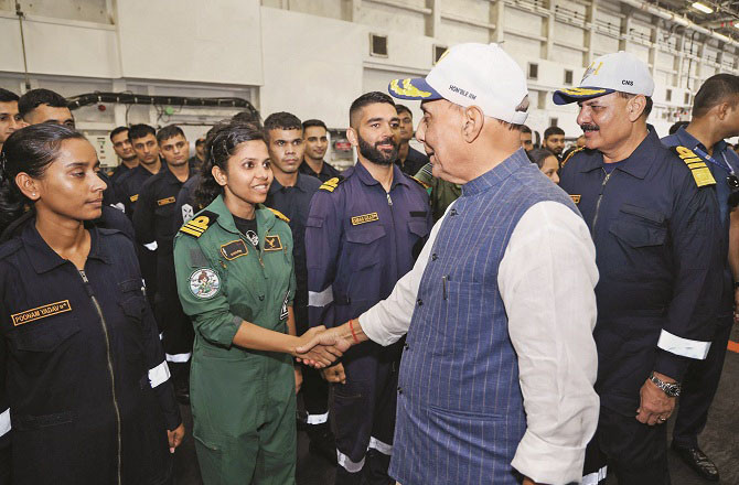 Rajnath Singh meeting Navy officers after the success of Operation Sindoor. Photo: INN.