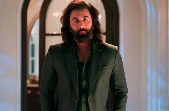 رنبیر کپور&nbsp;فلم اینیمل(۲۰۲۳ء) میں رنبیر کپور کا کردار رنوجے ایک پرتشدد اور جذباتی طور پر ٹوٹا ہوا آدمی کا رول تھا۔ محبت اور تباہی کے درمیان پھنسے ہوئے رنبیر نے اس کردار کو اتنی خوبصورتی سے نبھایا کہ ناظرین بیک وقت ان سے پیار کرنے لگے اور ڈرنے لگے۔