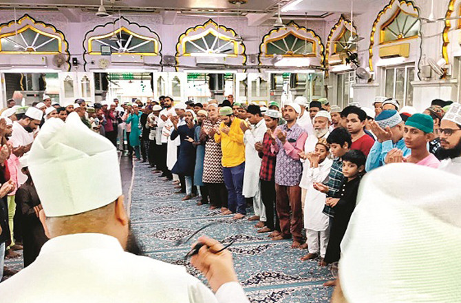 After Friday prayers, prayers were held for the oppressed Palestinians and the people of Gaza at the Sunni Bilal Mosque (Du Tanki). Photo: INN