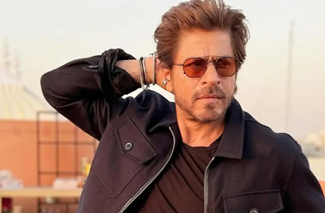 شاہ رخ خان: دہلی میں بھی شاہ رخ خان ایک پرجوش اداکار تھے۔ انہوں نے تھیٹر ایکشن گروپ (ٹی اے جی) میں بیری جان کی نگرانی میں ٹریننگ لی تھی جہاں انہوں نے ورکشاپ اور لائیو پرفارمنس میں اپنی اداکاری کی صلاحتیوں کو پروان چڑھایا تھا۔