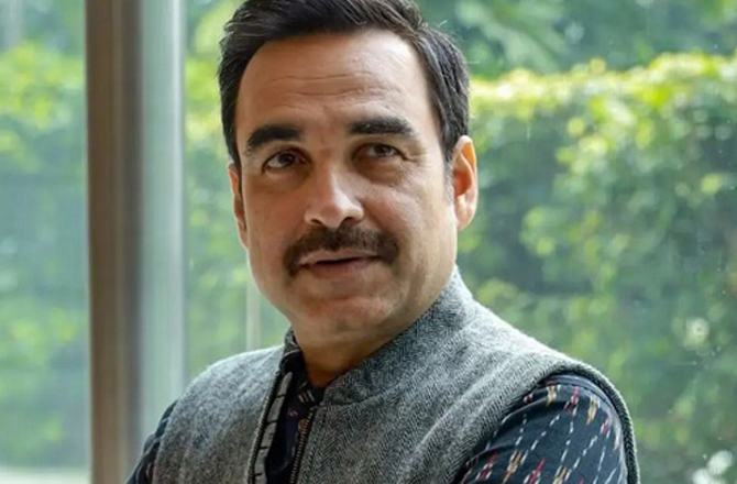 پنکج ترپاٹھی: پنکج ترپاٹھی گاؤں میں اسٹیج ڈراموں میں لڑکی کا کردار ادا کرتے تھے۔ پٹنہ میں اپنے کالج کے زمانے میں ترپاٹھی اسٹیج پروڈکشن میں اداکاری کرتے اور ہوٹل میں کام بھی کرتے تھے۔ کالج کے بعد وہ دہلی منتقل ہوگئے اور این ایس ڈی میں داخلہ لیا۔ ۲۰۰۴ء میں انہوں نے گریجویشن مکمل کیا تھا۔