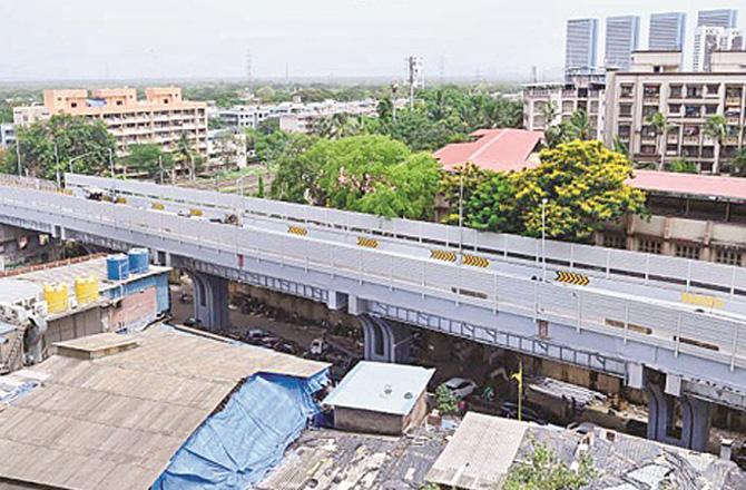 Vikhroli flyover, whose construction has been completed but the signalling and renovation are yet to be done. Photo: INN