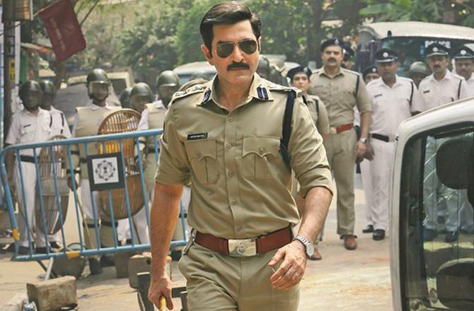 Prosanjit Chatterjee and others can be seen in a scene from the web series `Khaki: The Bengal Chapter`. Photo: INN.