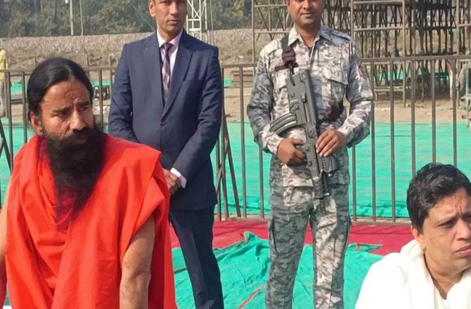 Baba Ramdev (left) Balkrishnan (right). Photo: INN