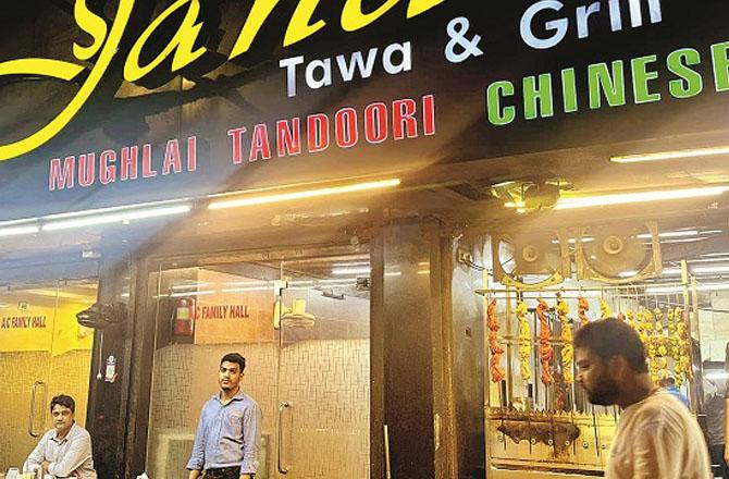 This restaurant is designed in a modern style. Photo: INN