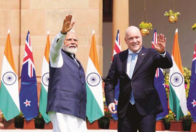Minister Narendra Modi with his New Zealand counterpart Christopher Laxon. Photo: INN