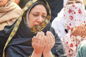 وقت کی تیز رفتاری اور ہماری غفلت، نیکیاں کمانے کے لئے بہت کم وقت رہ گیا ہے