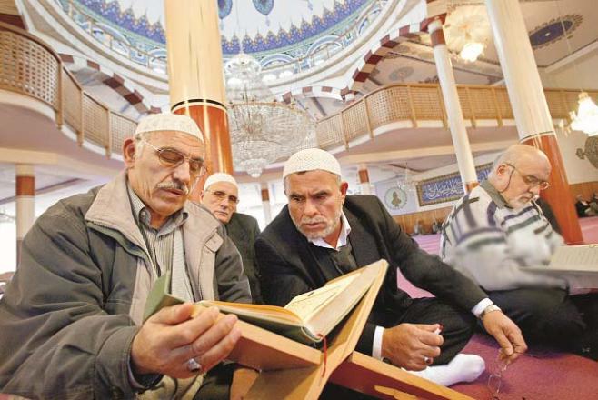 ذوالقرنین کا تعارف، یاجوج ماجوج کا فساد، دیوار کی تعمیر اَور موسیٰؑ کی پیغمبری 