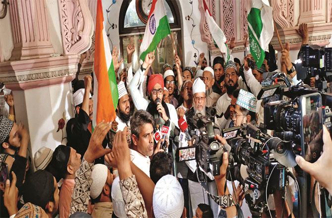 Raza Academy General Secretary and others protesting on ‘Quds Day’ at Handi Wali Mosque. Photo: INN