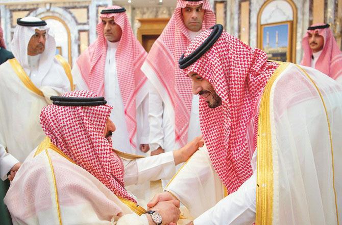 Saudi Crown Prince Mohammed bin Salman meets his father and Saudi King Salman on Eid. Photo: INN.