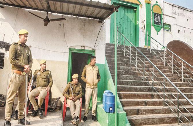 Additional police force is also being deployed outside all important mosques in UP on the occasion of Holi. (File photo)