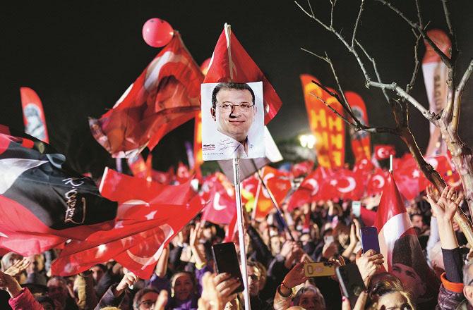 Protesters in Istanbul protesting for the release of Ekrem Imamoglu. Photo: PTI.