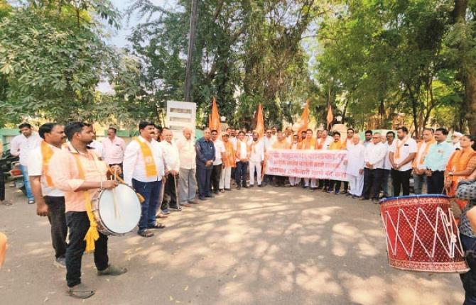 Shiv Sena (Uddhav) workers protesting by beating drums. Picture: Inquilab