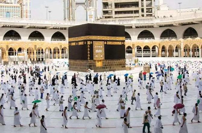 عمرہ کرنے کے طریقے کو چار مرحلوں میں بآسانی سمجھا جاسکتا ہے: (۱) احرام (۲) طواف (۳) سعی (۴) حلق/ قصر