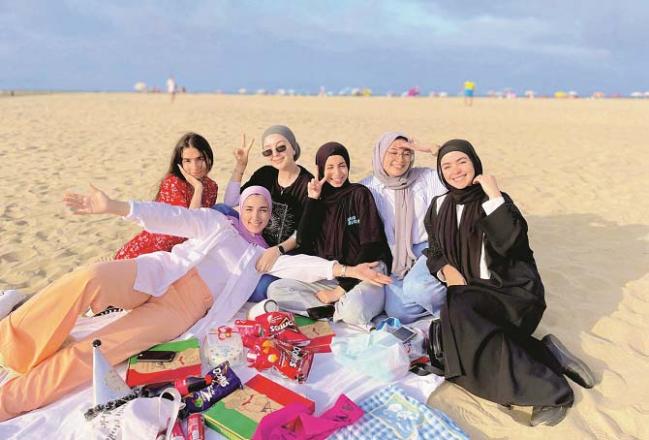 Women should encourage each other so that society can develop rapidly. Photo: INN