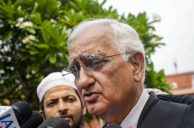 Advocate Salman Khurshid talking to the media after the hearing in the Supreme Court.