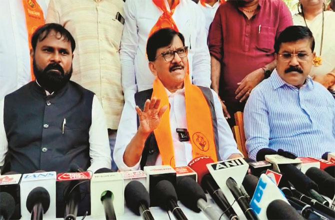 Sanjay Raut (center) addressing a press conference