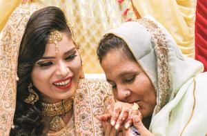 بچیوں کو تعلیم کے ساتھ صبر و برداشت کرنا بھی سکھائیں