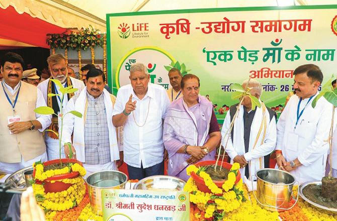 Vice President Jagdeep Dhankar and others on the occasion of the Agri-Industry Symposium. Photo: PTI