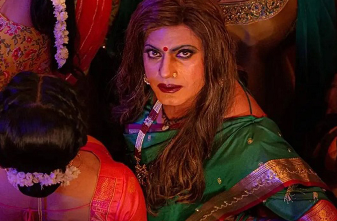 انہوں نے فلم &rsquo;&rsquo;ہڈی&lsquo;&lsquo; میں ڈبل رول ادا کیا تھا۔ اس فلم میں ان کی اداکاری کو کافی سراہا گیا تھا۔&nbsp;