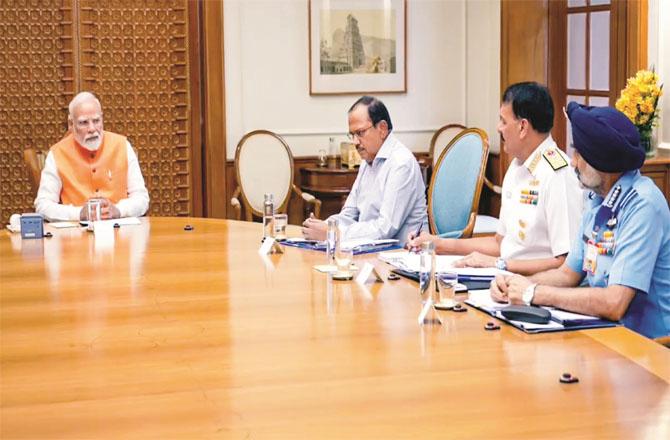 In this meeting, the army was given free rein to act.