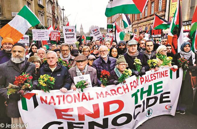 Hundreds of people protest in the Swedish capital Stockholm. Photo: INN