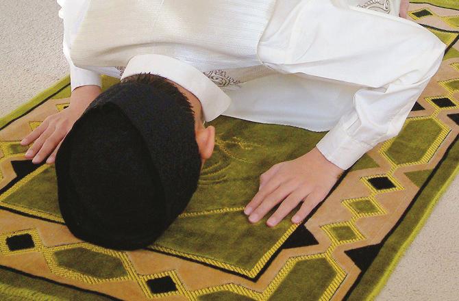 After completing the prayer, there is no prohibition on a person praying for as long as he wants and in whatever language he wants. Photo: INN