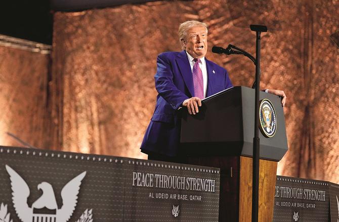 Trump can be seen giving a speech in Doha. Photo: INN