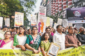 ایس آئی آر   پر کہیں خود کشی تو کہیں استعفیٰ،   کمیشن  پر  شدیدبرہمی