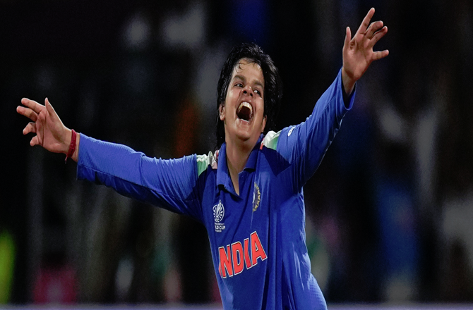 ۷) &nbsp; شیفالی کے پاس خواتین کے ورلڈ کپ کے فائنل میں ہندوستان کے لیے سب سے زیادہ رنز بنانے کا ریکارڈ ہے۔ انہوں نے ۸۷؍ رنز کی اننگز کھیلی۔ اس سے قبل پونم راوت نے ۲۰۱۷ء کے فائنل میں انگلینڈ کے خلاف ۸۶؍ رنز بنائے تھے۔