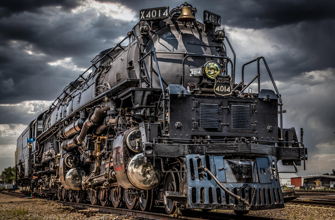 <p>یونین پیسیفک۴۰۱۴؍بگ بوائے،امریکہ (تعمیر شدہ ۱۹۴۱ء):سب سے بڑا آپریشنل اسٹیم انجن، یہ امریکہ میں سیاحوں اور خصوصی ٹرینوں کو لے جاتا ہے اور کئی دہائیوں کے ریٹائرمنٹ کے بعد اسے کام کرنے کی حالت میں بحال کر دیا گیا تھا۔</p>