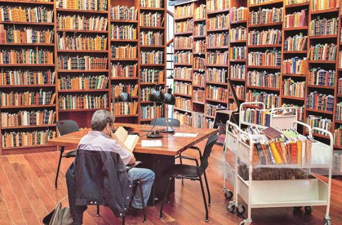 سیاست، ادب دونوں یک جان ہوں تو؟