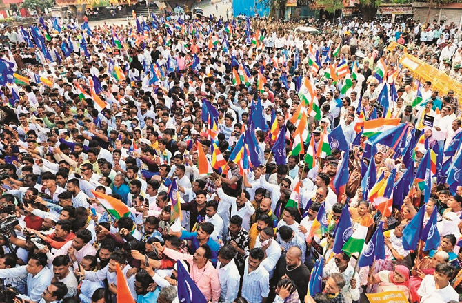 مہاراشٹر کے سیاسی اور سماجی منظر نامے میں اچانک تبدیلی کیوں نظر آنے لگی؟