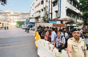  دھرمیندر کا بریچ کینڈی اسپتال میں علاج  جاری  