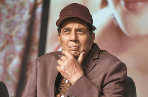 دھرمیندر کے مداح بابی دیول اور سنی دیول سے ناراض