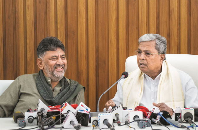 کرناٹک محفوظ ، کانگریس متحد،سدارمیا اور  شیو کمارساتھ ساتھ