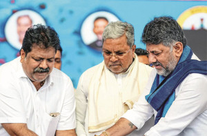 کرناٹک : وزیراعلیٰ کی کرسی کیلئے رسہ کشی ،سدارمیا اور شیوکمار کی بیان بازی