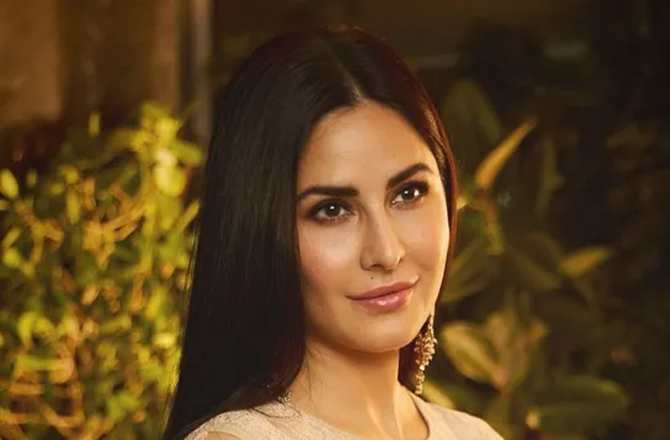 <p>کترینہ کیف : ایک موقع پر کترینہ کیف کے بارے میں بھی جھوٹی خبریں منظر عام پر آئیں۔ ان کے خاندان نے اسے فرضی قرار دیتے ہوئے مسترد کر دیا کہ وہ اچھی اور صحتمند ہیں۔ ان ستاروں کے علاوہ مادھوری دکشت، آیوشمان کھرانہ، اجے دیوگن، نصیر الدین شاہ، لکی علی، کاجل اگروال اور شریاس تلپڑے جیسے ستارے بھی زندہ ہونے کے باوجود &nbsp;موت کی &nbsp;جھوٹی خبروں کا شکار ہو چکے ہیں۔</p>