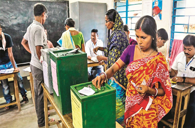 میونسپل اور گرام پنچایت الیکشن میں نئے نئے اتحاد ووٹروں کے مخمصے کا سبب 