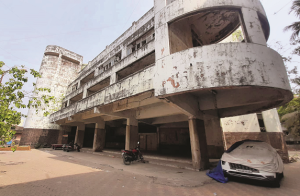 بھیونڈی : مینا تائی ٹھاکرے آڈیٹوریم  کی مرمت سست روی کا شکار