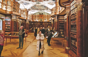 قدیم اَدب کے مطالعے کے سلسلے میں ماضی کا کوئی نہ کوئی تصور ناگزیر ہے