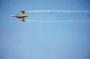 دبئی ایئر شو میں ہندوستانی لڑاکا طیارہ گر کر تباہ، پائلٹ ہلاک