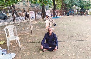 ڈومبیولی :غیر قانونی تعمیرات کیخلاف سماجی کارکن کی آزاد میدان میں بھوک ہڑتال