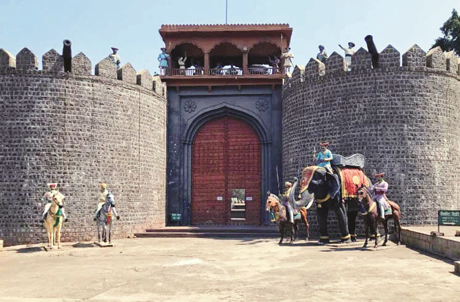The entrance gate of Akaluj Fort can be seen in this picture. Photo: INN