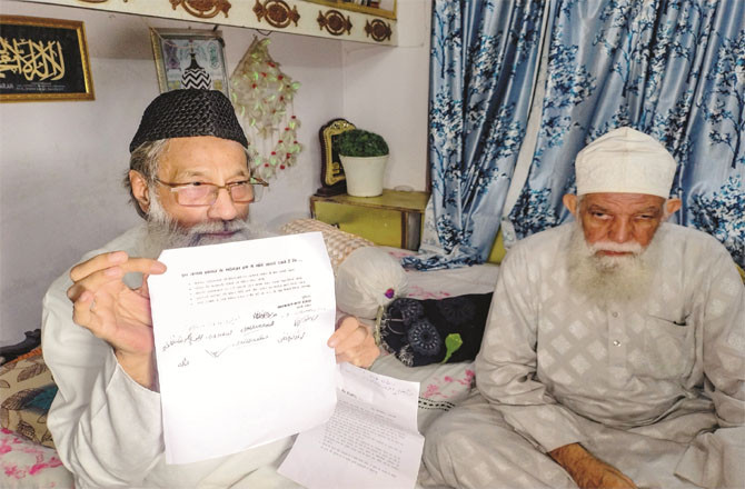Maulana Tauseef Raza and Maulana Manan Raza addressing the media. (PTI)