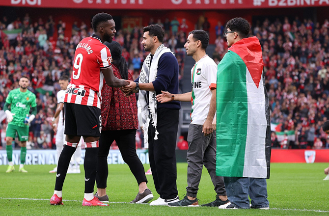 Palestinian refugees on the field before the match. Photo: X