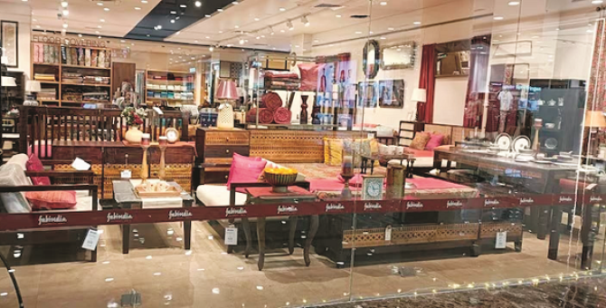 The image below shows the Fab India showroom at R City Mall in Ghatkopar, which is decorated with a variety of goods. Photo: INN