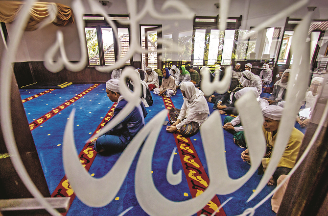 A person who is aware of the reality of faith in Allah is convinced that self-purification and righteous deeds are the only means of prosperity, success, and salvation. Photo: INN