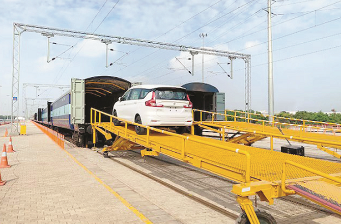 The freight train that transported 116 cars from Manesar in Haryana to Anantnag in Kashmir. Photo: INN