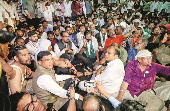 Bachchu Kadho among supporters, speaking to Devendra Fadnavis on phone (PTI) Bachchu Kadho among supporters, speaking to Devendra Fadnavis on phone (PTI)